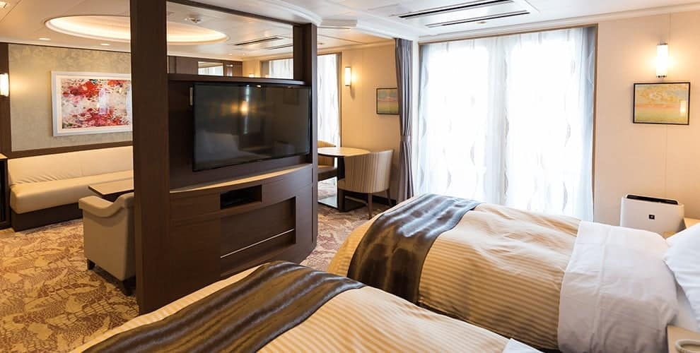 ห้องพักแบบ Suite ที่หรูหราและกว้างขวางที่สุดบน เรือเฟอร์รี่ซันฟลาวเวอร์ (Ferry Sunflower)