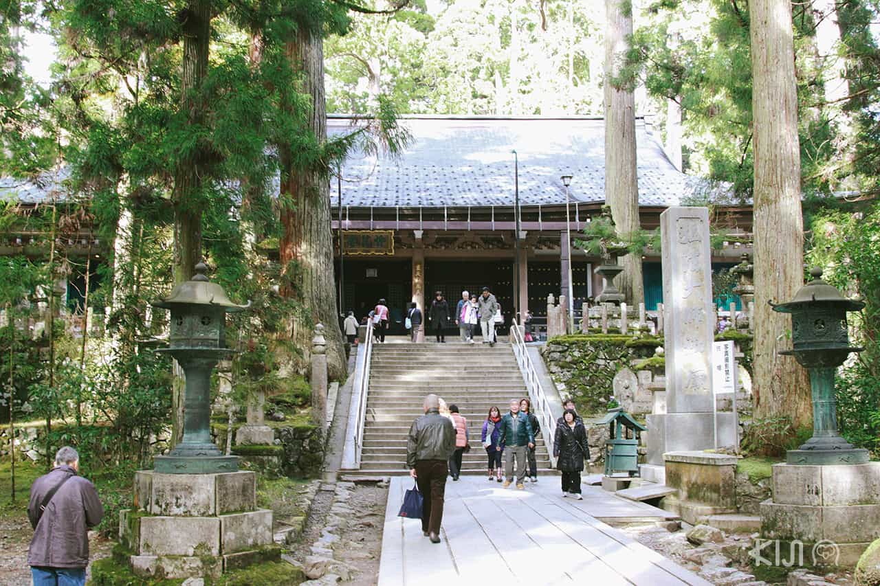 โซนสุสานของพระ Kobo-daishi วากายามะ (Wagayama)