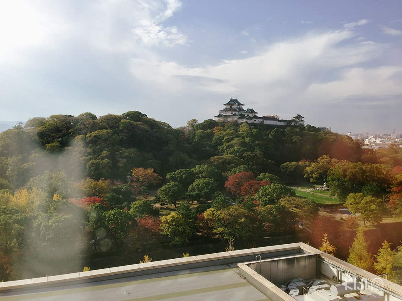 รอบปราสาทวากายามะ (Wakayama Castle) มีสวยขนาดใหญ่ปกคลุมอยู่
