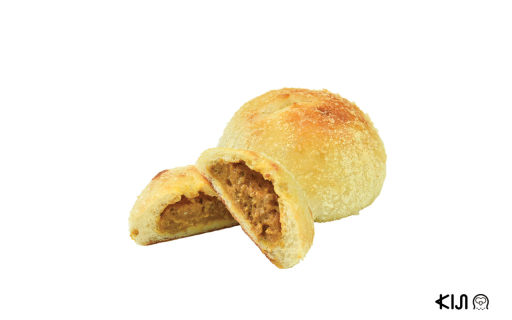 Brainwake Cafe Thonglor : ขนมปังแกงกะหรี่ ไส้หมู (Curry Bun)