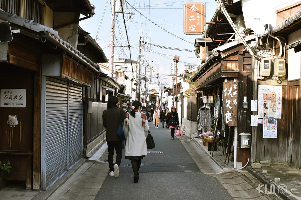 ร้านขายของสองข้างทางที่นารามาจิ NARAMACHI 奈良町