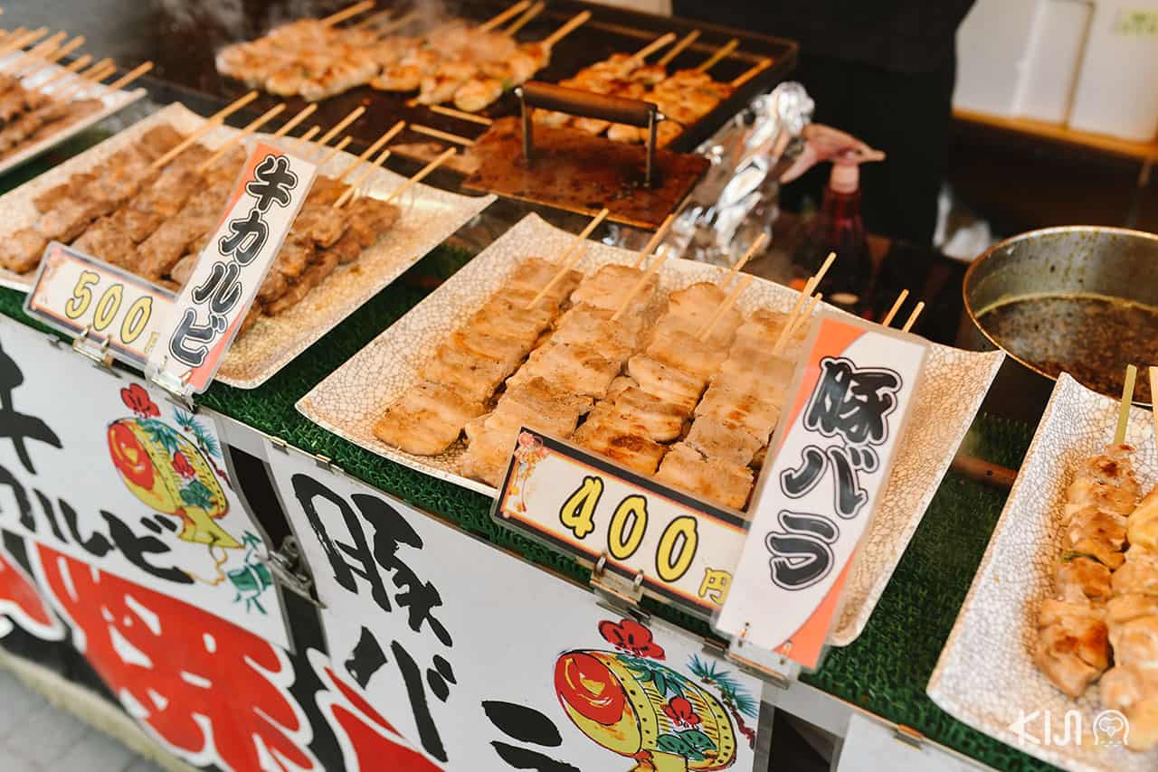 ยะไตขายอาหารญี่ปุ่นด้านหน้าศาลเจ้า Nishinomiya Shrine ซึ่งจะจัดขึ้นเฉพาะวันที่ 9-11 มกราคมเท่านั้น