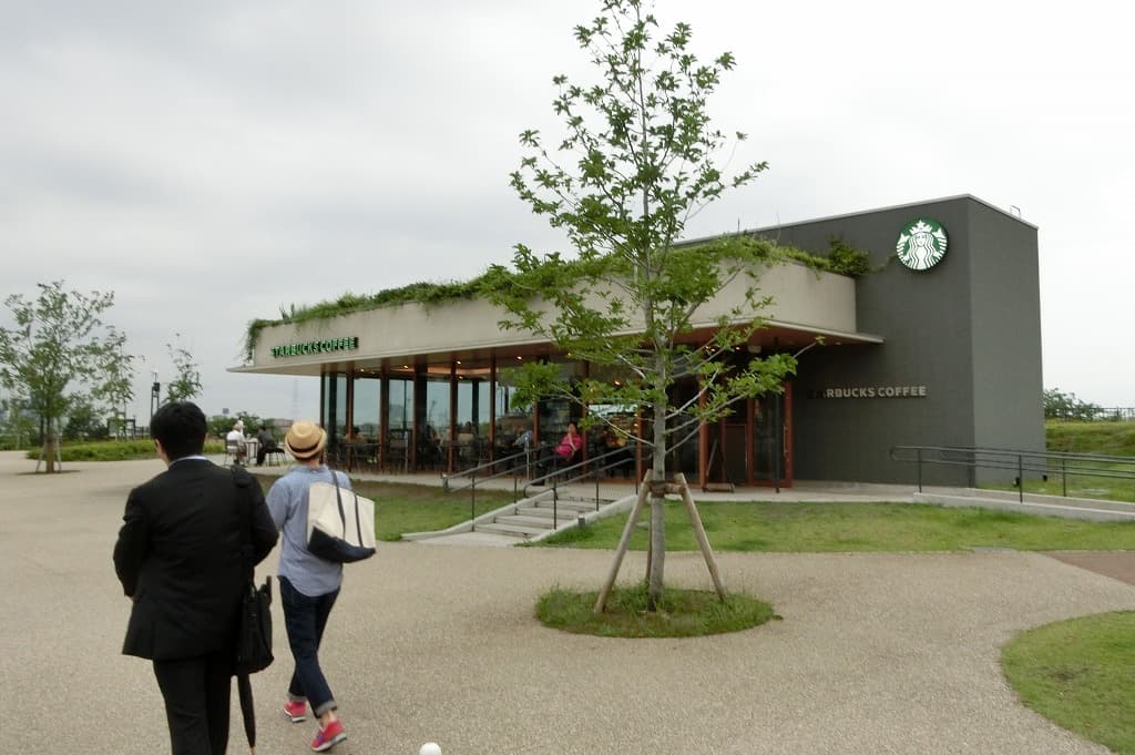 Futako Tamagawa - ร้าน Starbucks ใจกลางสวน Kishin-en Garden