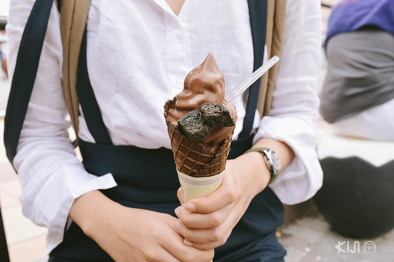 ไอศกรีม ของหวานบนหุบเขาโอวาคุดานิ (Owakudani)