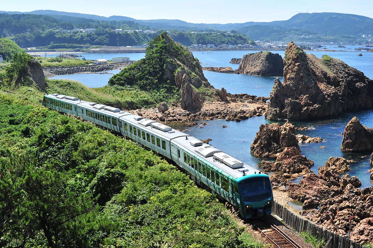Resort Shirakami รถไฟท่องเที่ยวเก๋ๆ ในอาคิตะ 