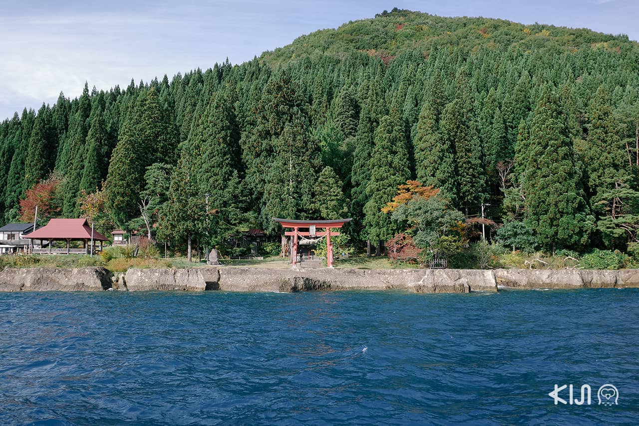 Gozanoishi Shrine เมื่อมองจากเรือ