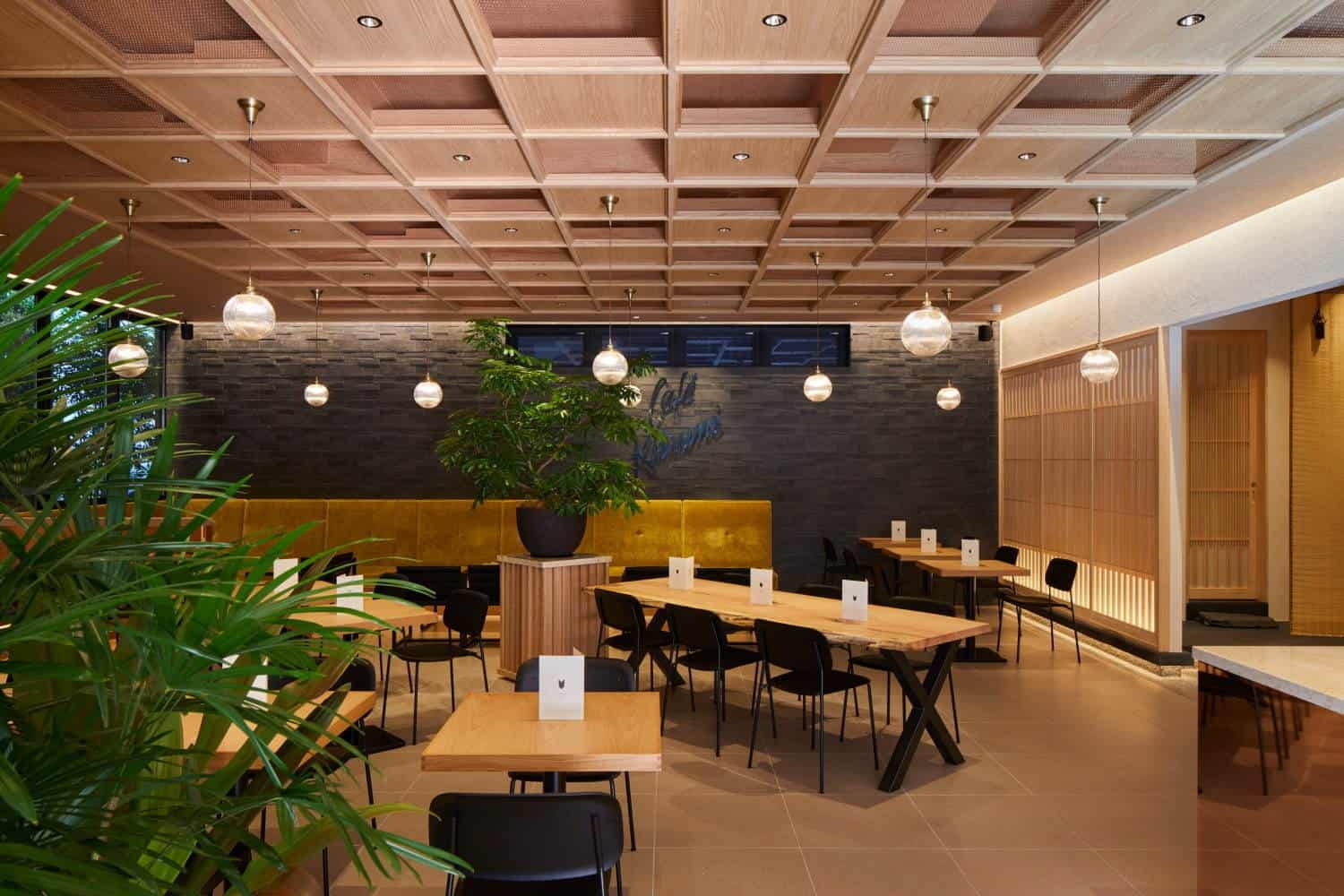  CAFE KITSUNE Aoyama สาขาแรกในญี่ปุ่น เปิดบริการครั้งแรกเมื่อปี ค.ศ. 2013 
