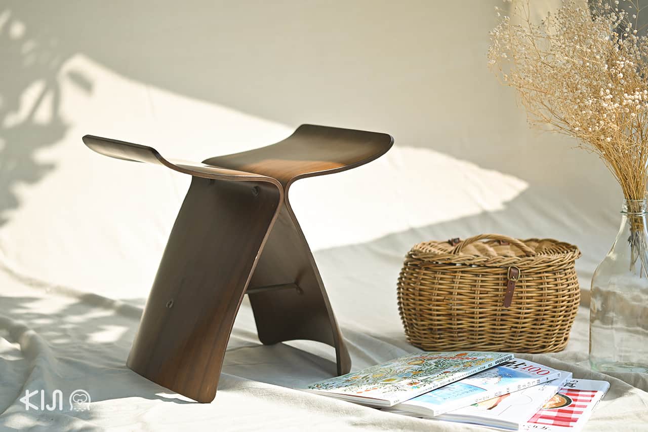 เก้าอี้สตูลผีเสื้อ (Butterfly Stool) ผลงานที่คว้ารางวัลออกแบบจากมิลานโดย Yanagi Sori