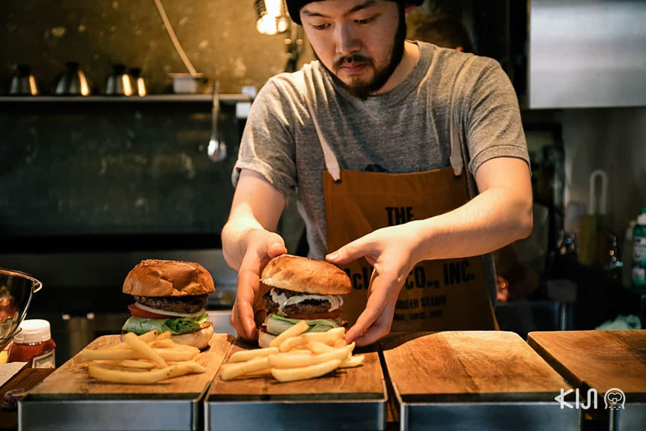 เจ้าของร้านที่ควบตำแหน่งพ่อครัวของ McLean : Old Burger Stand