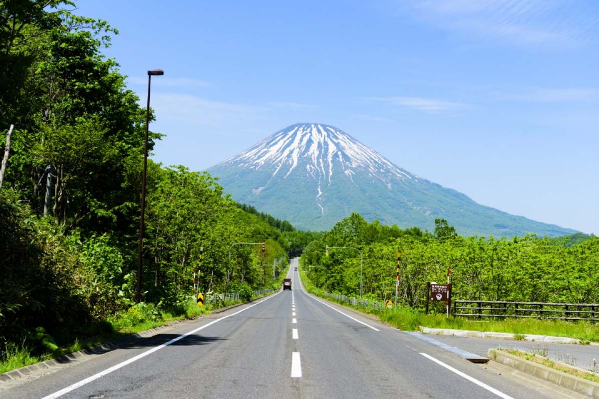 หลากหลายมุมมองของ ภูเขา โยเทอิในประเทศ ญี่ปุ่น
