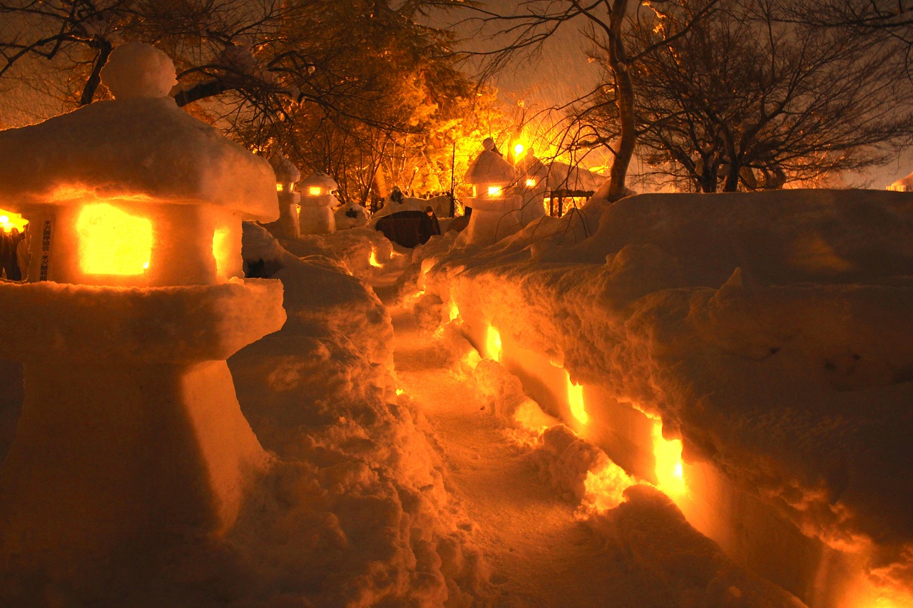 The Uesugi Snow Lantern Festival ใน ฤดูหนาว กับ JR East โทโฮคุ