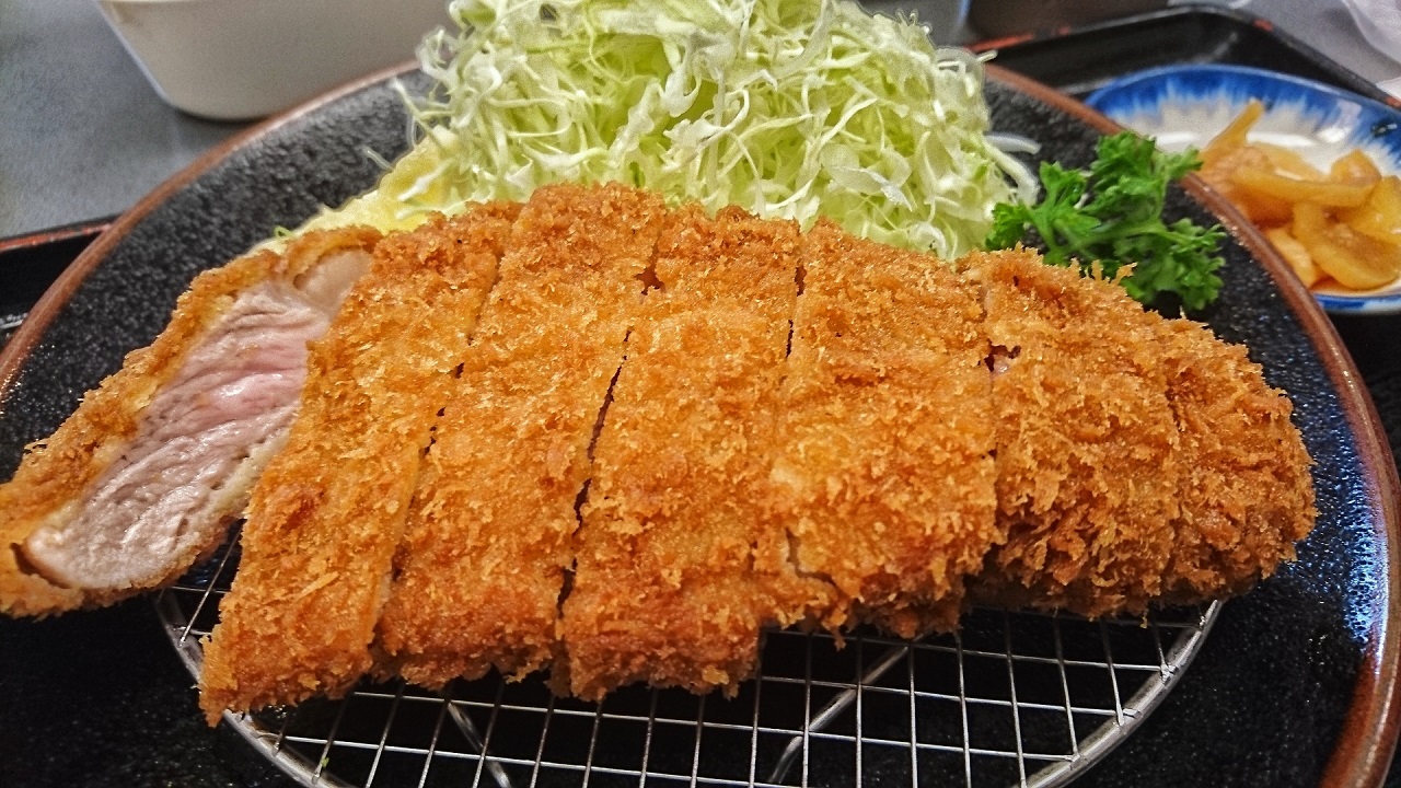 อาหาร จ.คาโกชิม่า : ทงคัตสึหมูคุโรบูตะ (Kurobuta Tonkatsu)