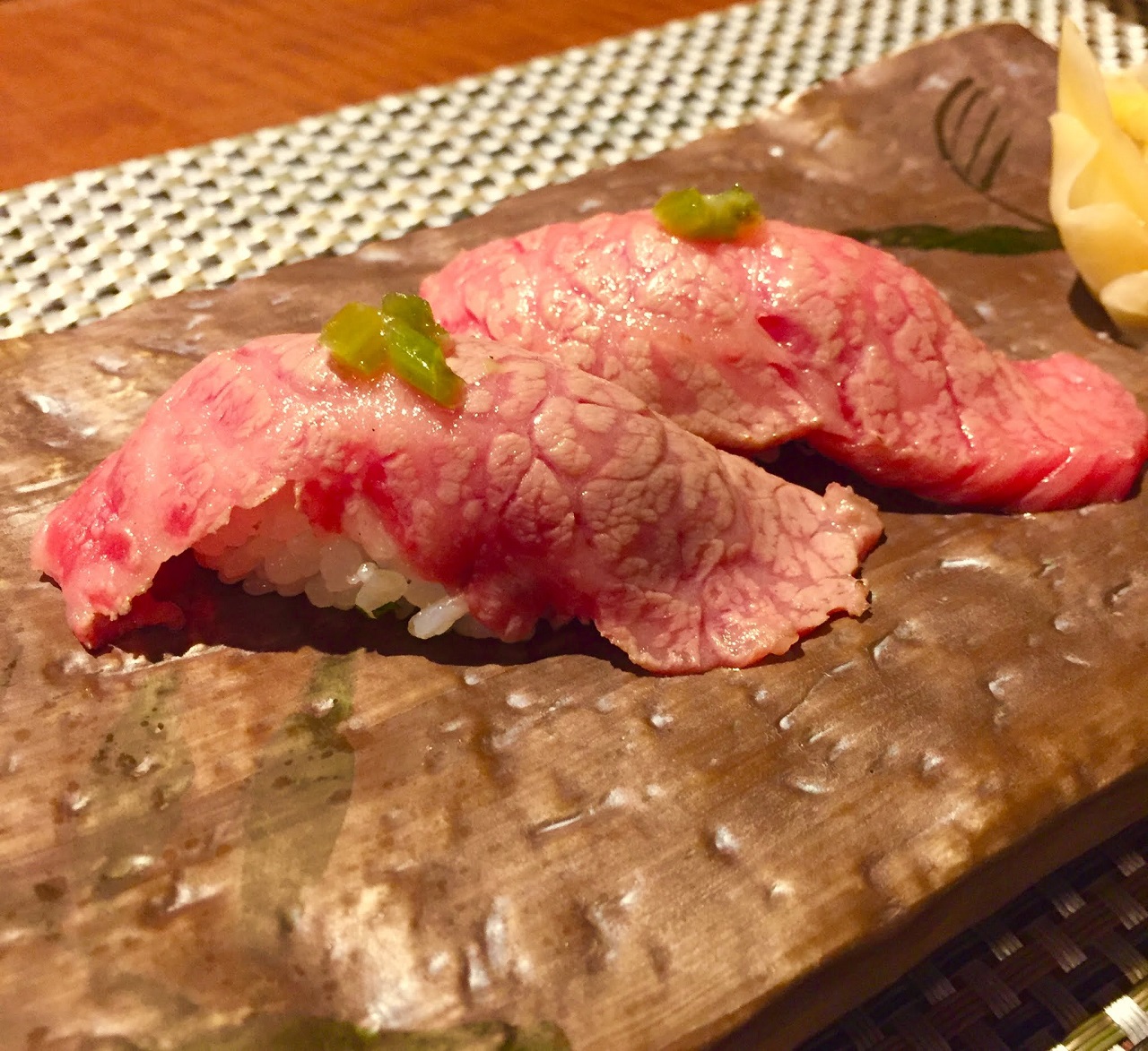 อาหารพื้นเมืองชิกะ (Shiga) - เนื้อโอมิ (Omi Beef)