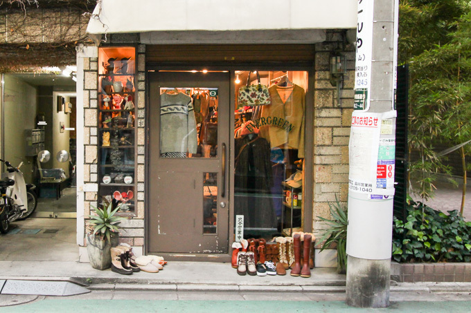 ร้านเสื้อผ้ามือสอง ในย่านนากาเมกุโระ (Nakameguro) - evergreen