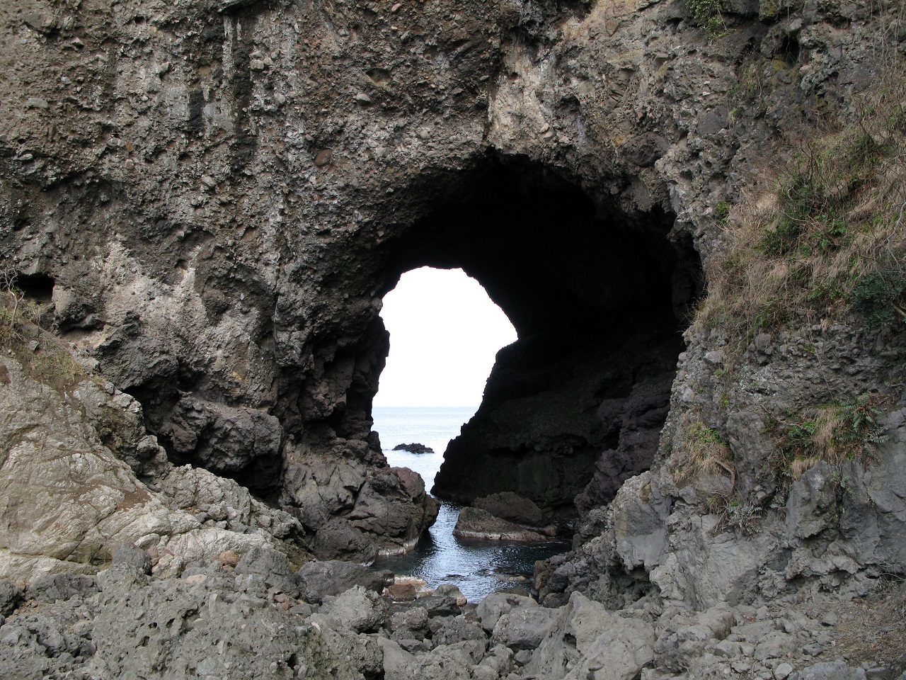 ถ้ำโยโด Yodo Sea Cave Yodo-no-domon