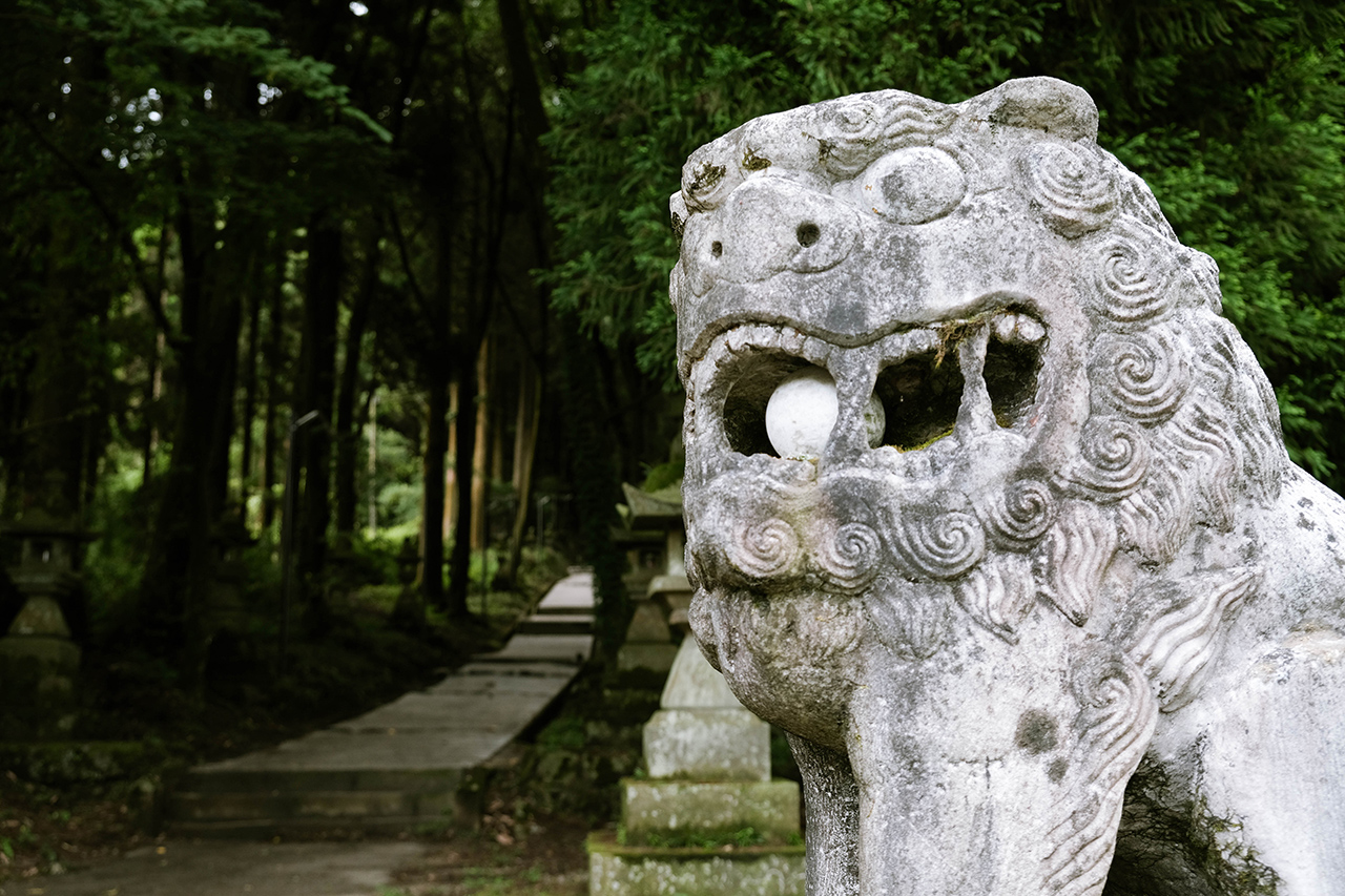 Kamishikimi Kumanoimasu Shrine สิงโต