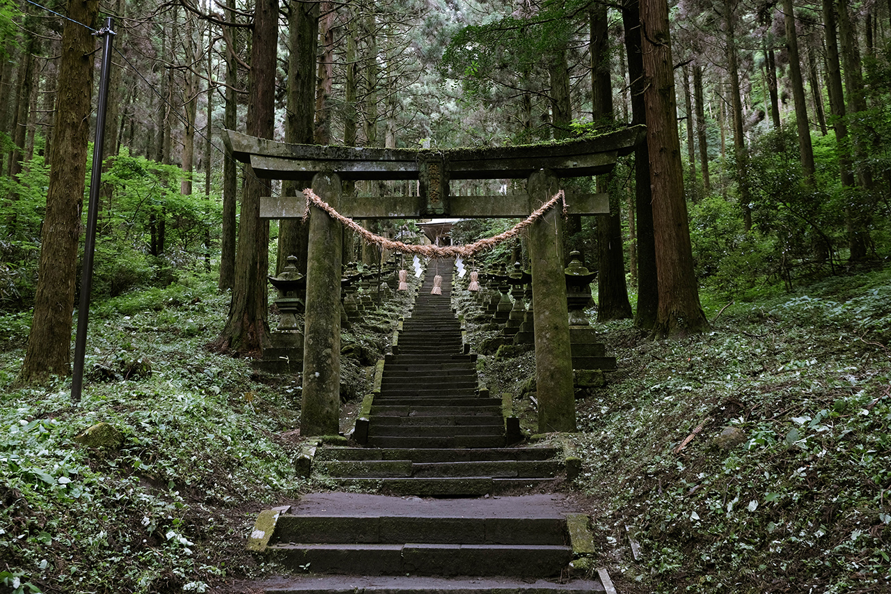 Kamishikimi Kumanoimasu Shrine ทางเข้า