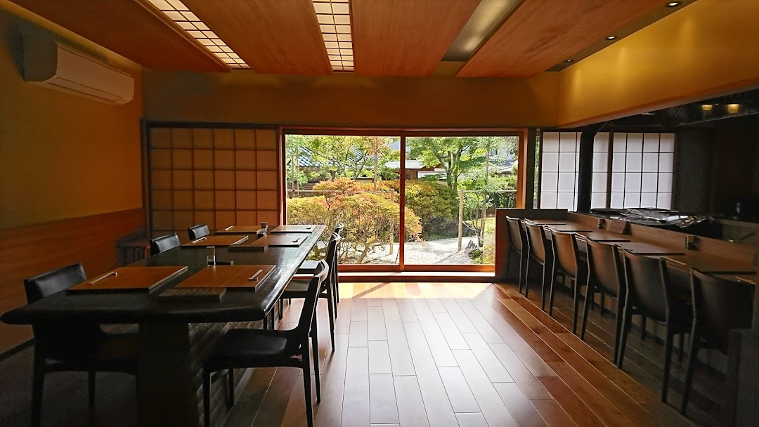 Shun บ้านสไตล์ญี่ปุ่น โต๊ะยาว