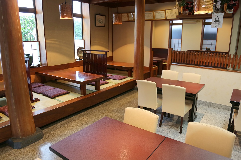 ๋Japan Restaurant เบาะนั่งพื้น ร้านเก่าแก่