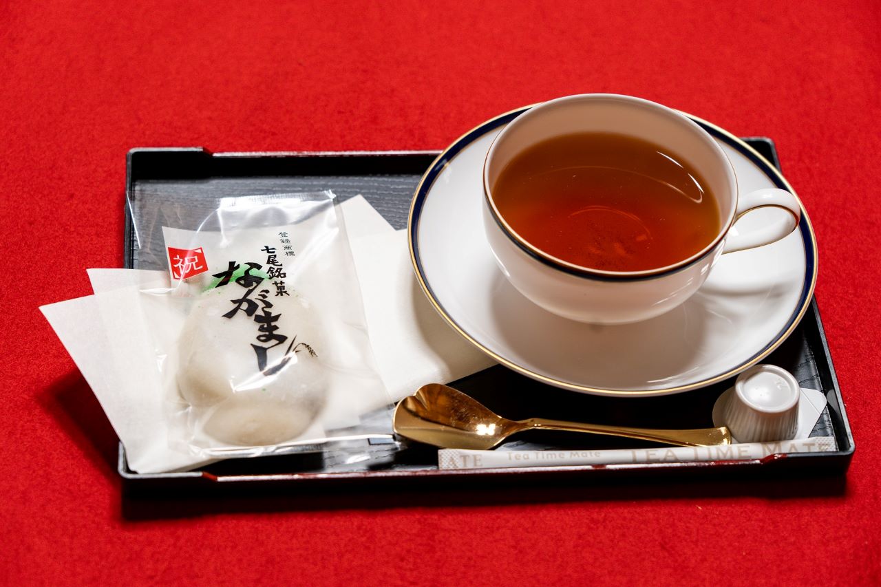 ชาดำอิยาฮิเมะ Iyahime ขนมนางามาชิ Nagamashi