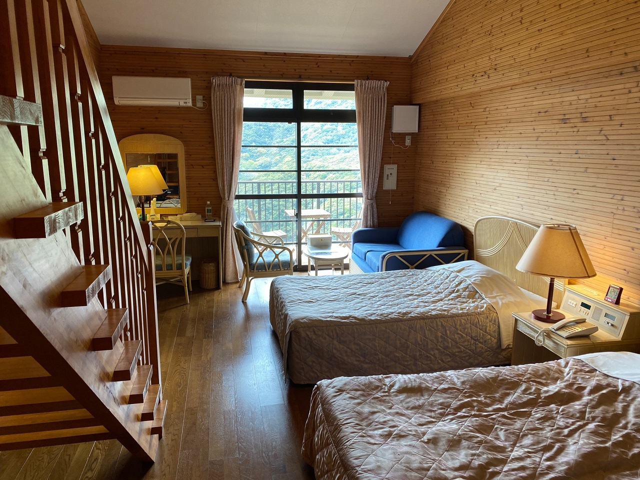 โรงแรม เกาะชิโกกุ บันได Western Style เตียงนอน