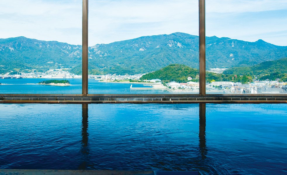 ห้องอาบน้ำกลางแจ้ง Onsen in hotel อ่างแช่ออนเซ็น Shodoshima