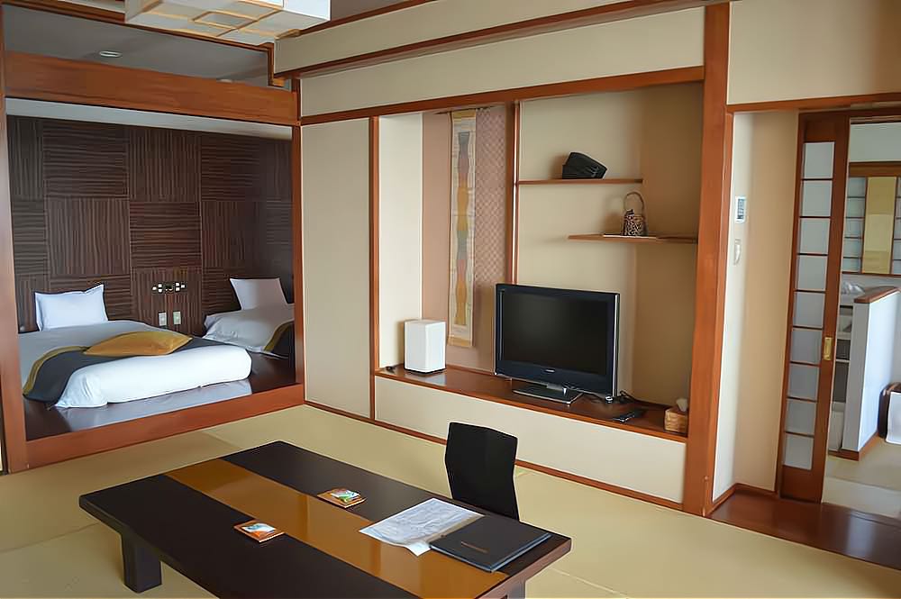 ห้องพักธีมสีขาวส้ม Bouble bed เตียงคู่ Suite room