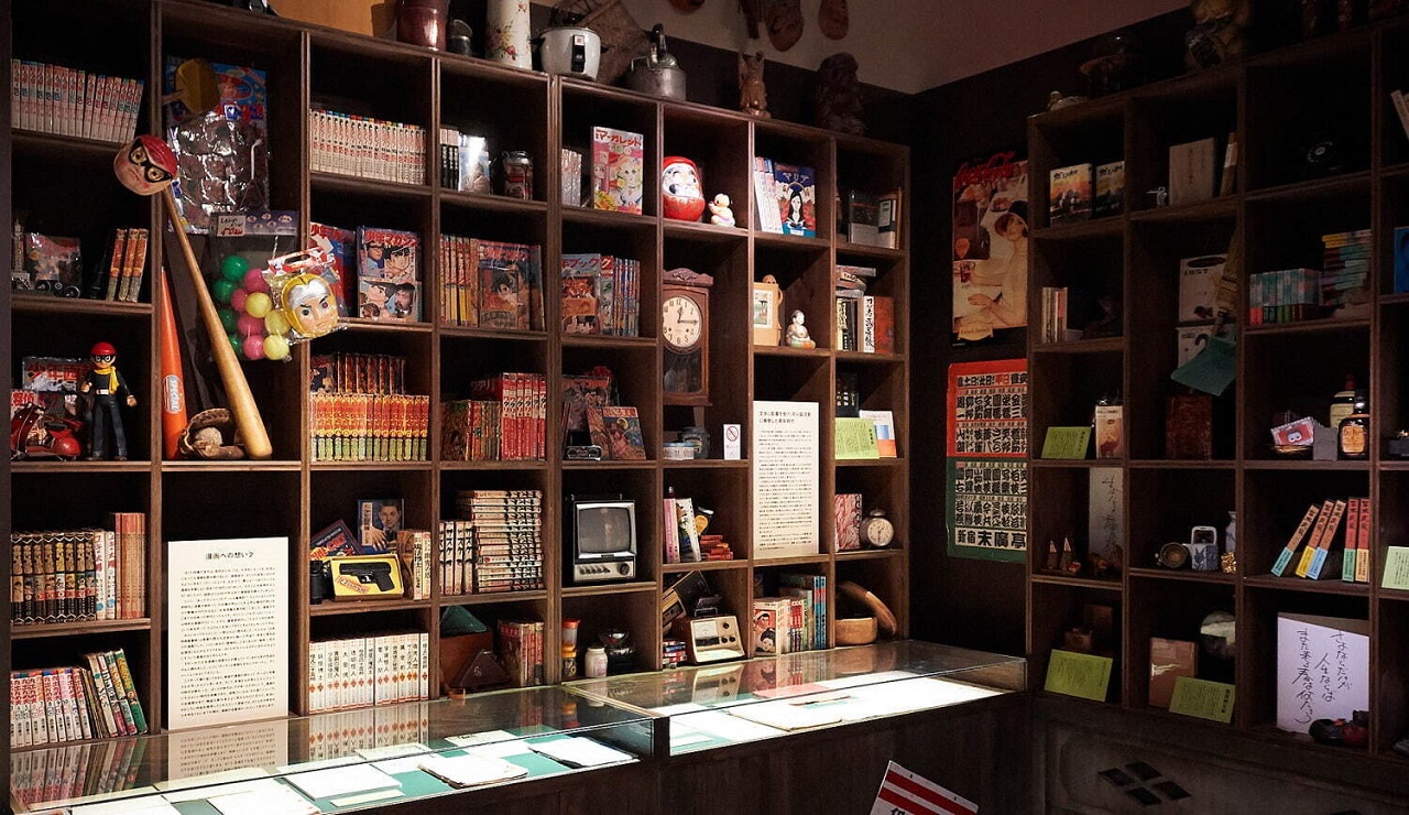 Toshio Suzuki and Ghibli Exhibition ชั้นหนังสือ หนังสือ การ์ตูน bookshelf