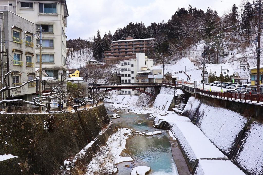 หมู่บ้านออนเซ็น หิมะ สึจิยุออนเซ็น